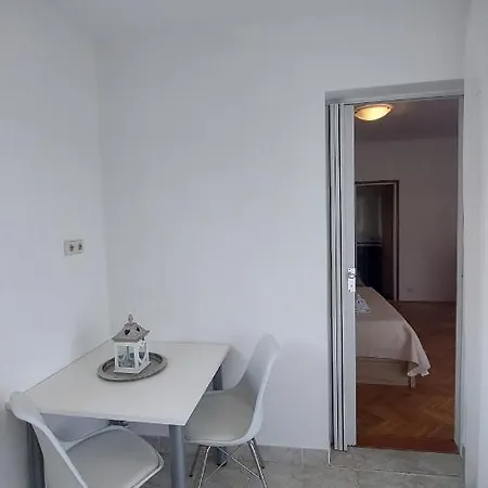 Karmen Apartament Kampor