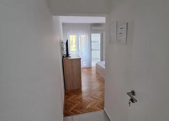 Karmen Apartment Kampor